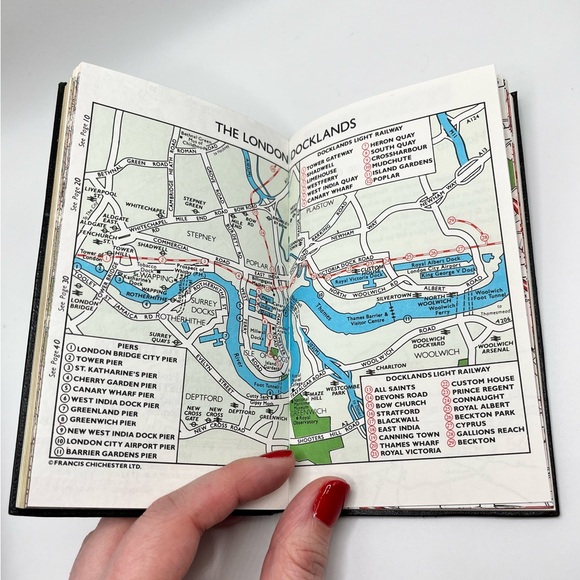 Vintage Guide to Good Living in London Francis Chichester Leather Bound Book - Picture 7 of 11